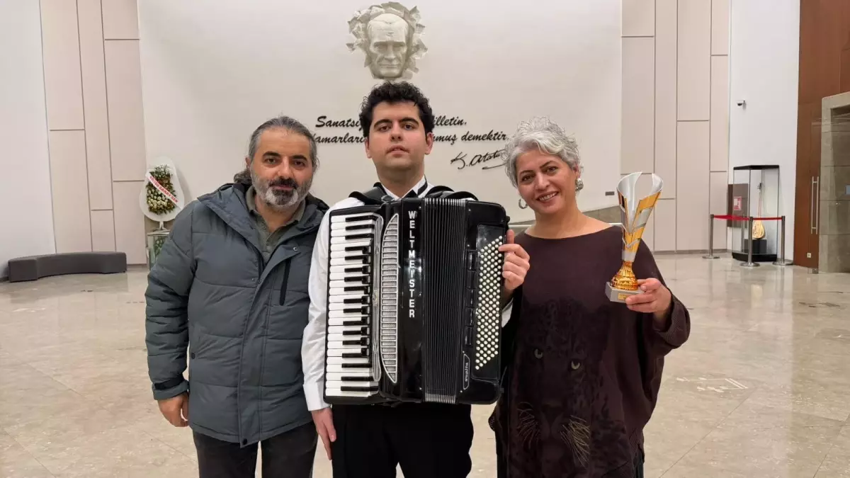 Otizmli Müzisyen Çağrıhan Atyıldız’dan Dünya 3’üncülüğü