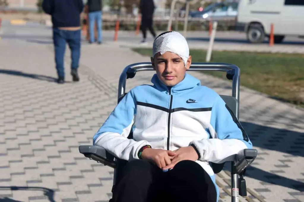 Okul Arkadaşından Taşlı Saldırı