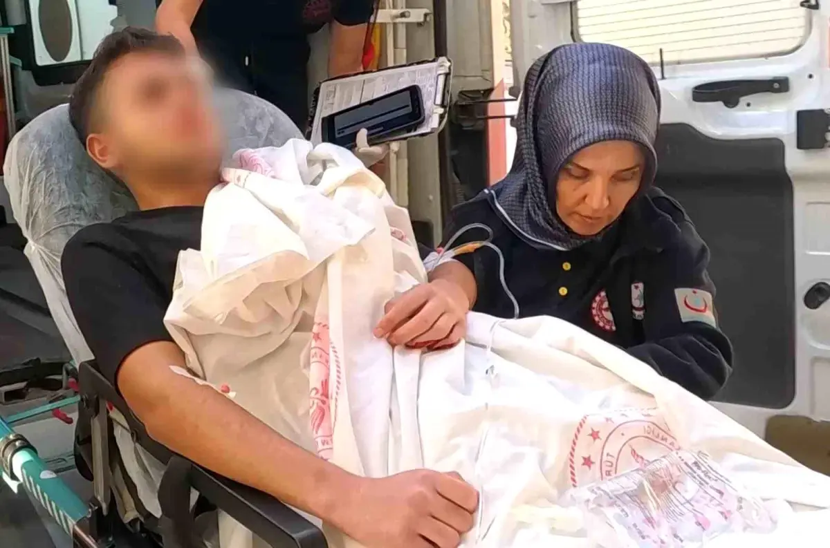 Aksaray’da 14 Yaşındaki Çocuk Sokakta Bıçaklandı: Arkadaşının Saldırısı Şok Yarattı