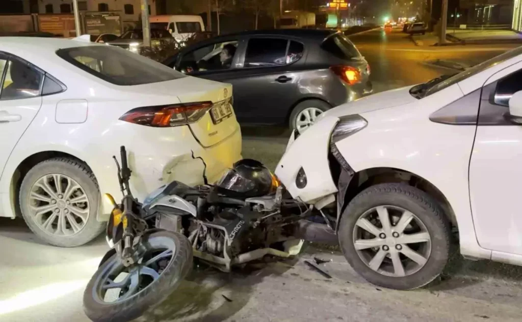 Aksaray’da 4 Araçlı Zincirleme Kaza: Motosiklet Sürücüsü Yaralandı