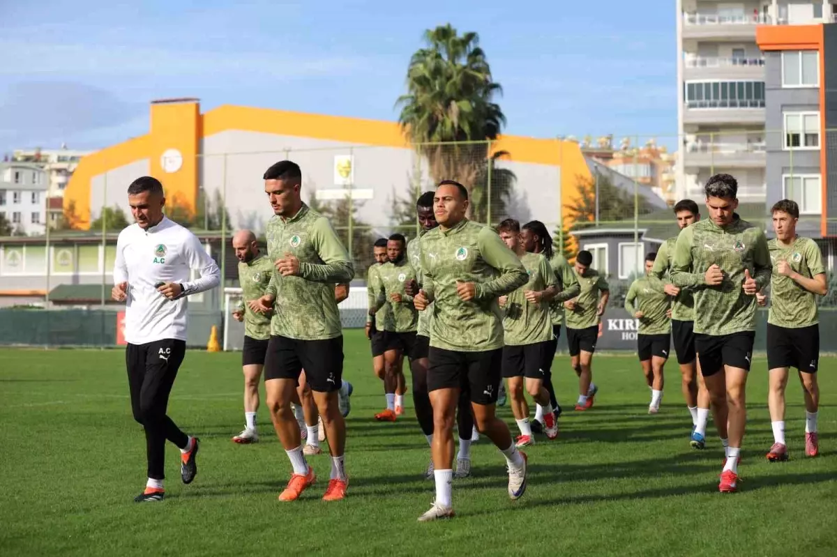 Alanyaspor, Çorum Maçına Tam Donanımlı Çıktı!