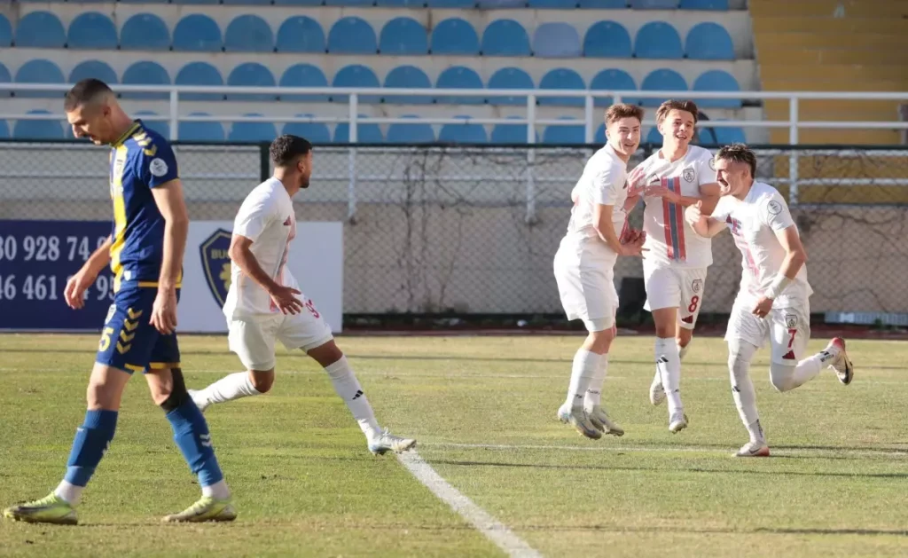 Altınordu İlk Galibiyetini Aldı: İzmir Derbisi 2-1 Sonuçlandı