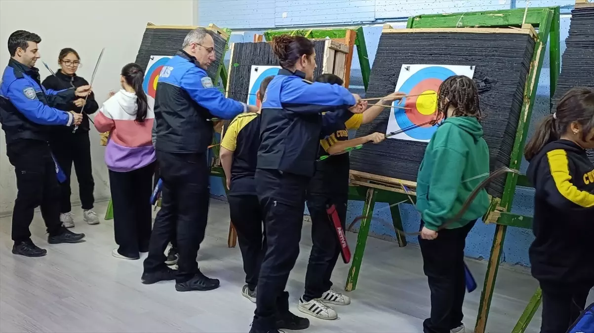 Amasya’da Polis ve Spor İş Birliğiyle Çocuklara Geleneksel Okçuluk Kursu Açıldı