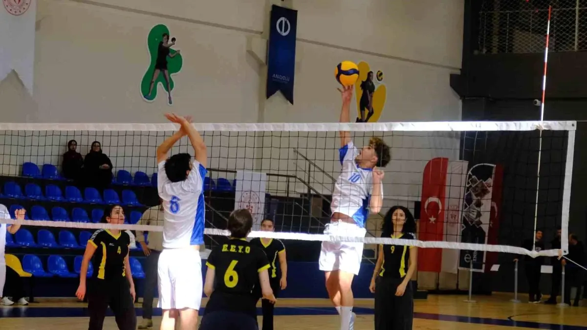 Engelsiz Voleybol Maçıyla Dünya Engelliler Günü Kutlandı