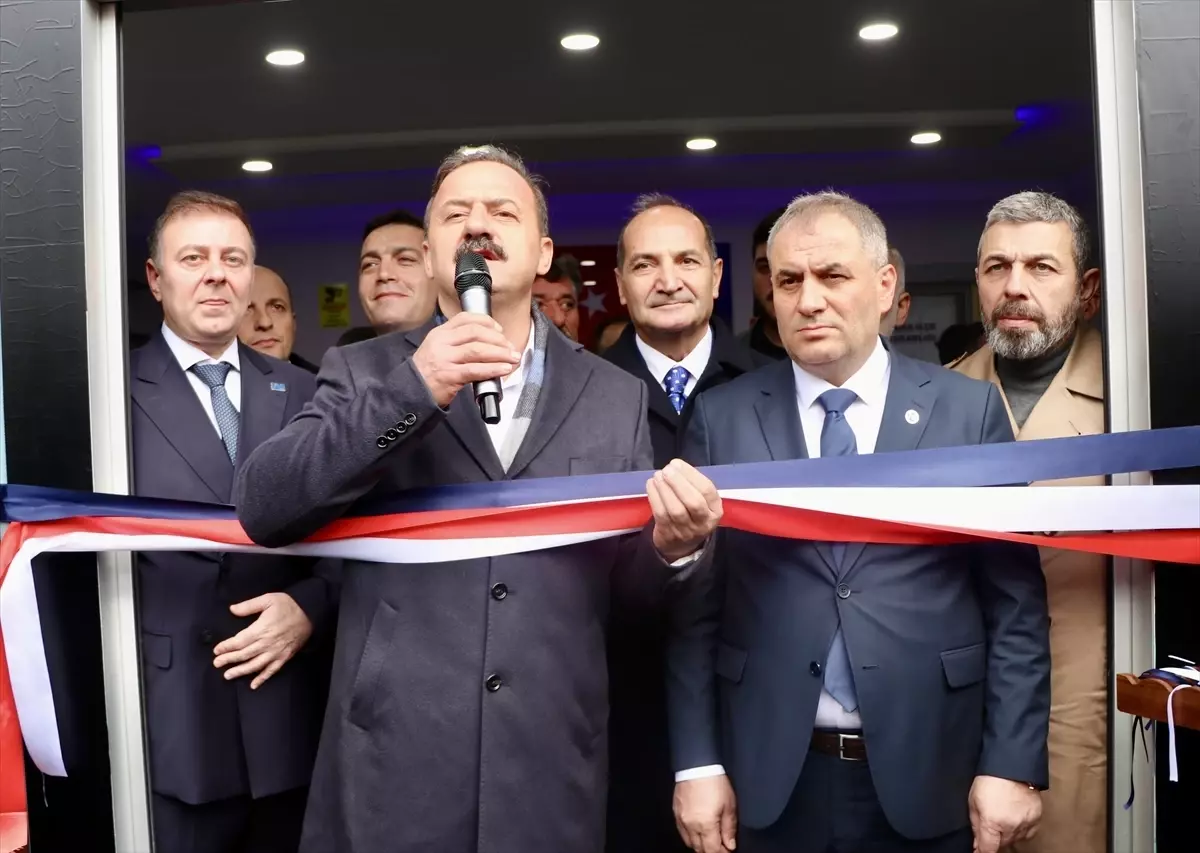 Ağıralioğlu, Maçka’da Parti Açılışını Yaptı