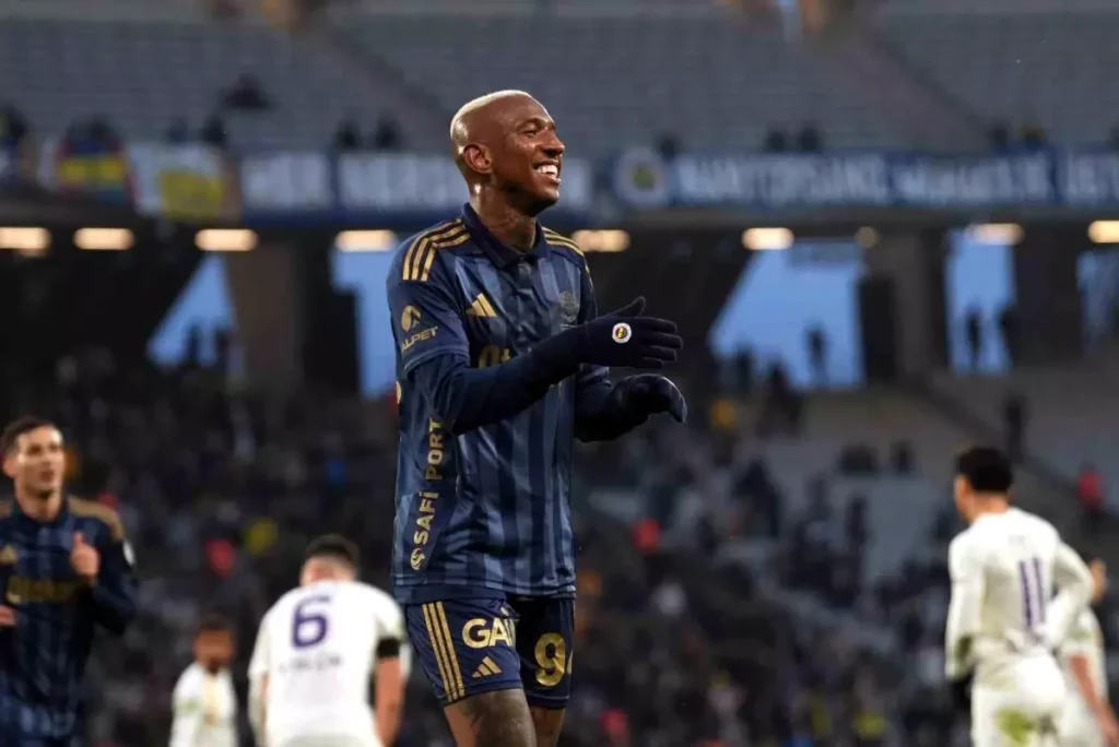 Talisca’nın Parlak Gecesi: Fenerbahçe, Eyüpspor’u 3-0’lık Farkla Yendi