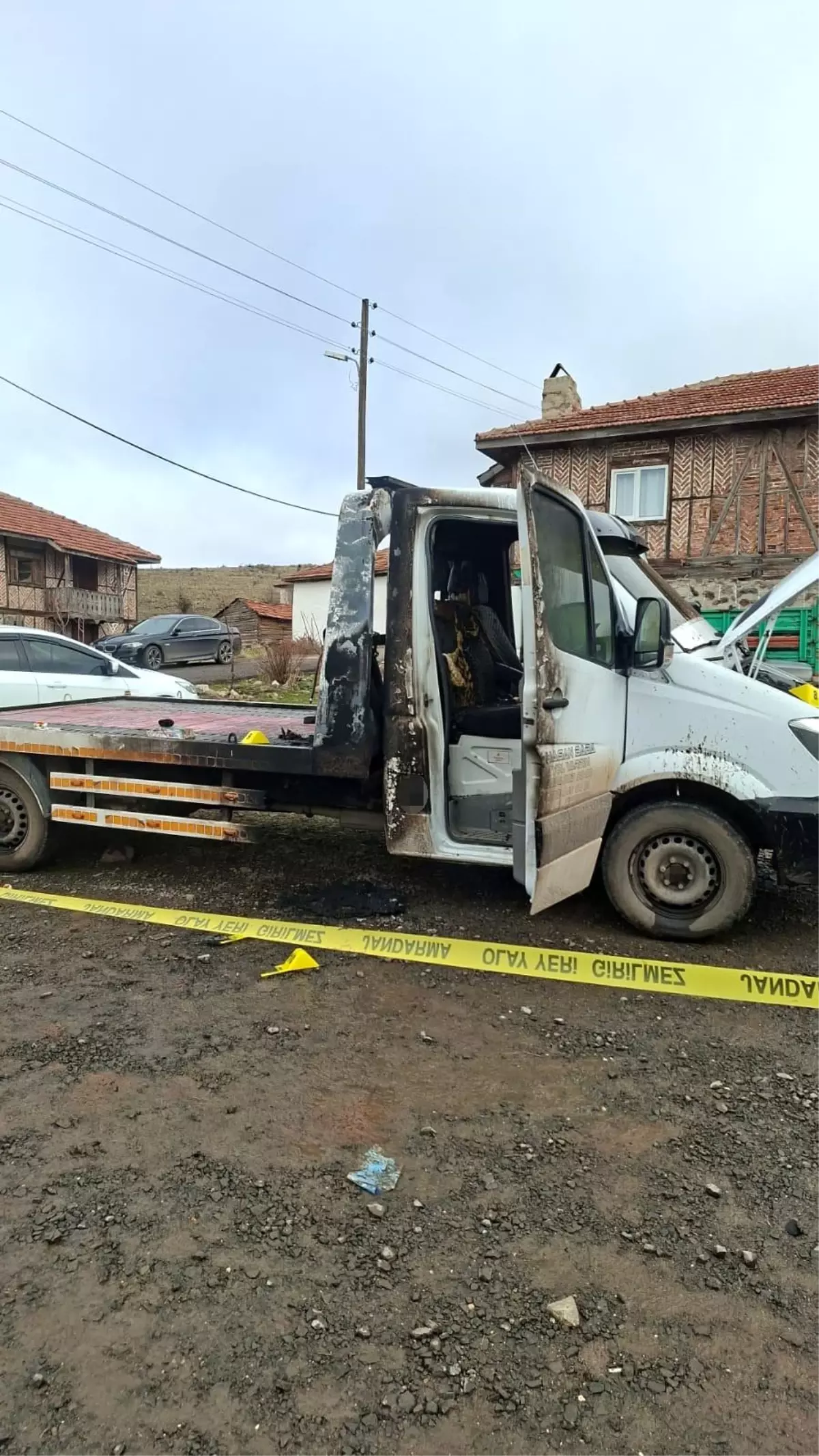 Çamlıdere’de Muhtarın Araçları Kundaklandı: 3 Şahıs Güvenlik Kameralarına Yansıdı