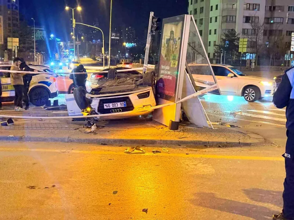 Ankara’da Otomobil ile Motosiklet Çarpıştı