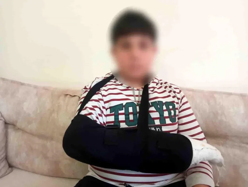 Ankara’da 15 Yaşındaki Öğrenci 12 Yaşındakinin Parmağını Kırdı: Okul Yönetimi Sessiz Kaldı