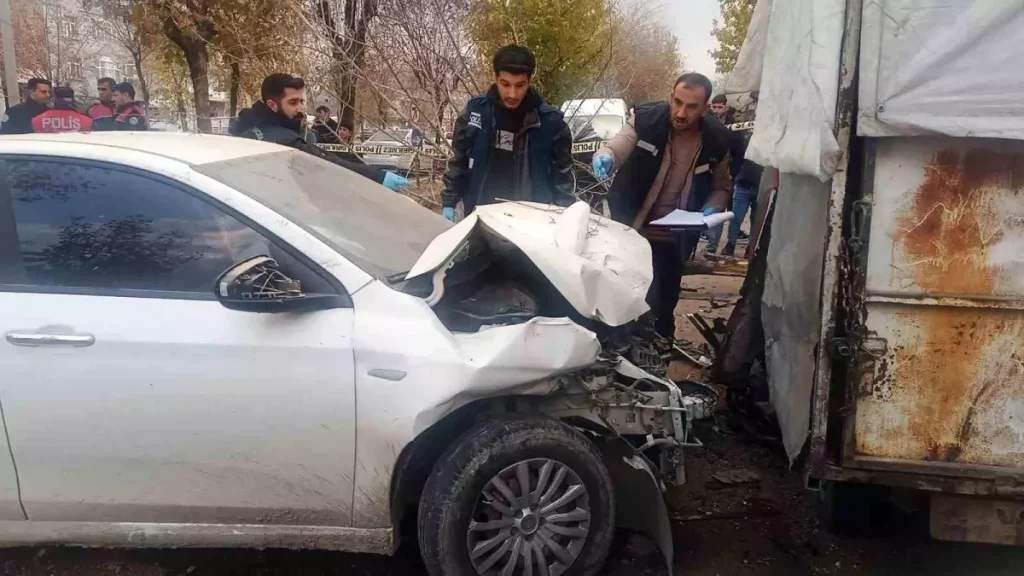 Genç Anne Trafik Kazasında Hayatını Kaybetti