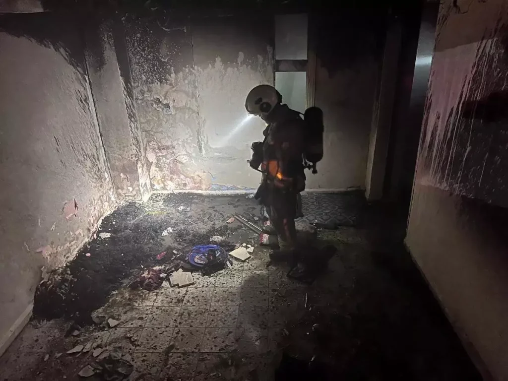 Hatay’da Metruk Binada Yangın Kontrol Altına Alındı