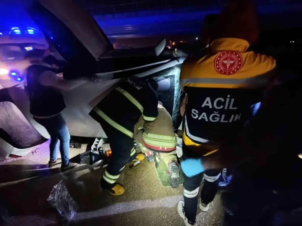 Hatay’da Takla Atan Araçta 2 Yaralı: Sürücü Kontrolünü Kaybetti