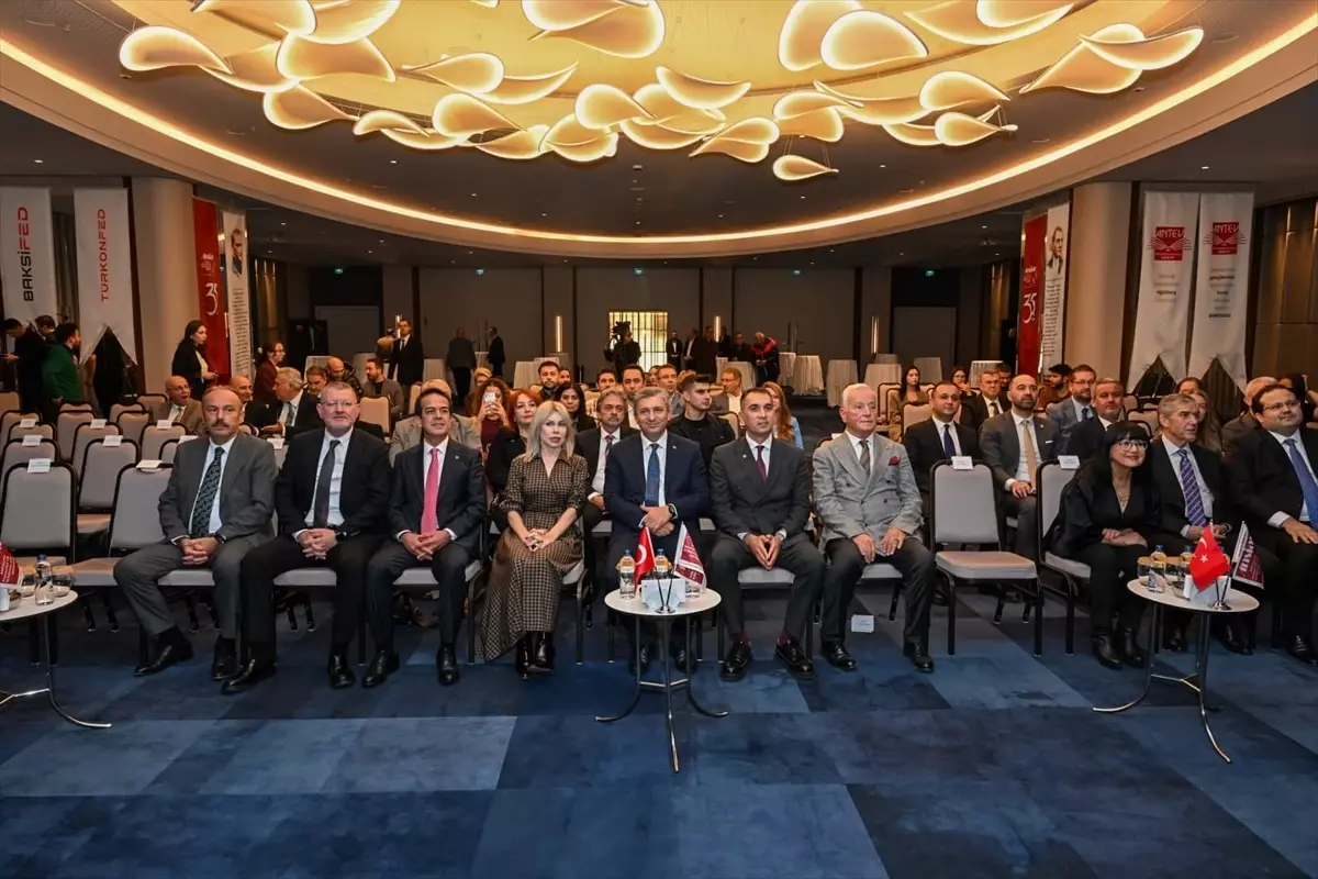 Girişimcilik Günleri’nde Ödül Töreni: Dr. Ahmet Seçim ‘Yılın Girişimcisi’ Ödülünü Aldı