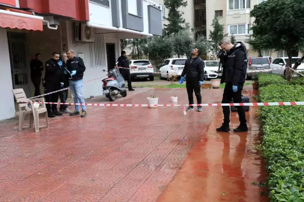 Antalya’da Anne ve Oğul Aynı Binası’dan Düşerek Hayatını Kaybetti