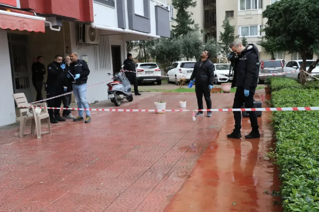 Önce Oğlu Sonra Annesi! Kepez’te İki Gün Ardınca Aynı Balkondan Düşen Anne ve Çocuğun Trajedisi