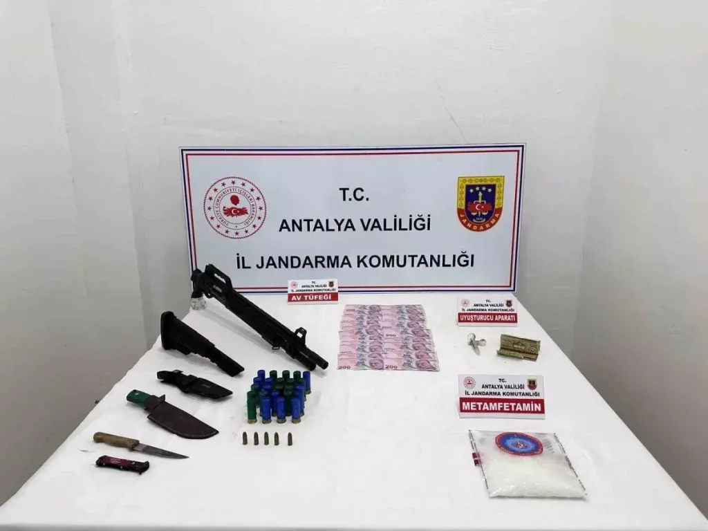 Antalya’da Uyuşturucu ve Silah Operasyonu: 3 Şüpheli Gözaltında