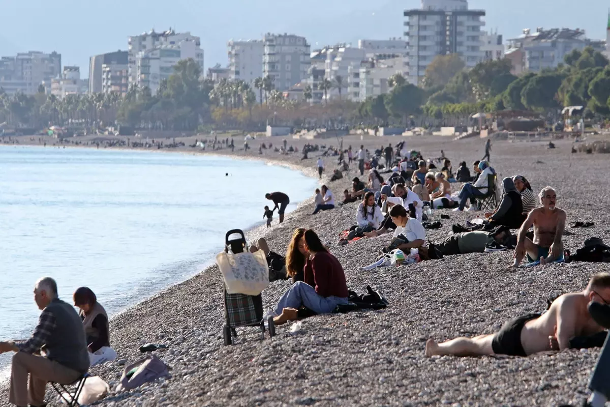 Antalya’da bir günde iki mevsim! Gündüz denize giren akşam soba yakıyor