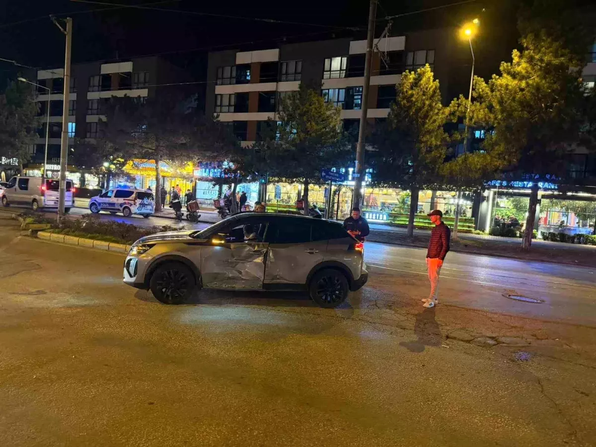 Eskişehir’de Motosiklet ve SUV Çarpıştı: Sürücü Hastaneye Kaldırıldı
