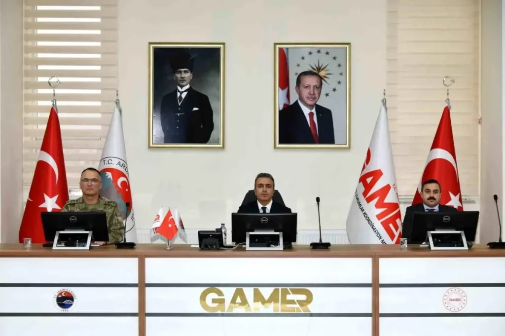 Ardahan’da Güvenlik Toplantısı: Huzur ve Güvenlik Tedbirleri Masaya Yatırıldı