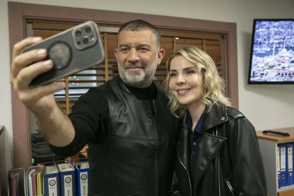 Arka Sokaylar’da Selin ve Mesut’un Patlayan Diyaloglarıyla Aksiyon Zirvede!