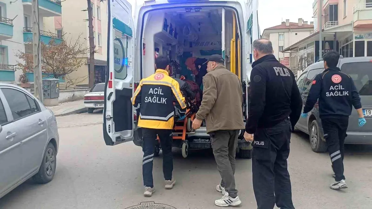 Ekmek Bıçağına Düşen Genç Çorum’da Acil Servise Kaldırıldı