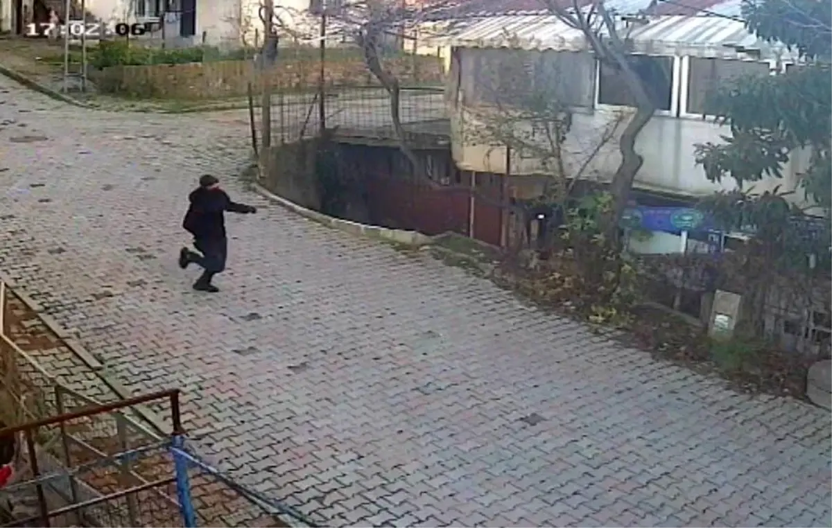 İstanbul’da Silahlı Gasp: Aile Tehdit Edildi