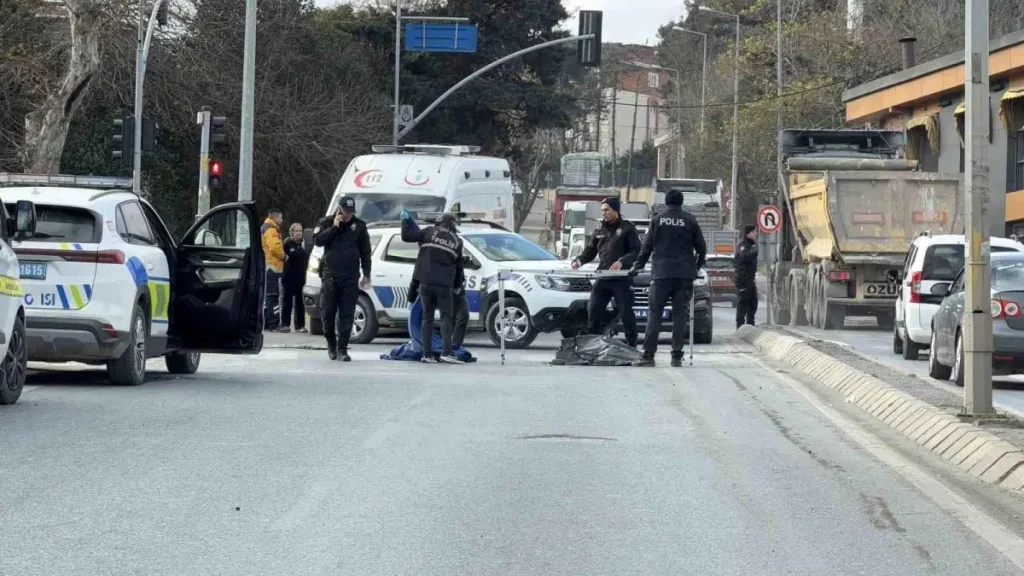 Arnavutköy’de hafriyat kamyonunun çarptığı yaşlı adam olay yerinde hayatını kaybetti