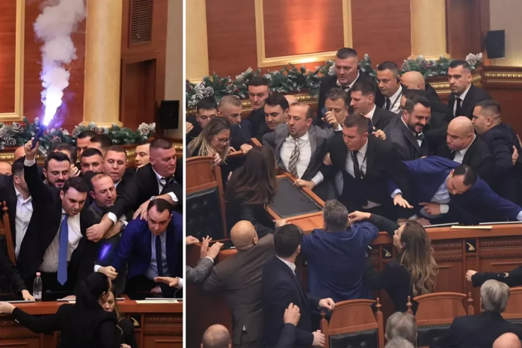 Arnavutluk Meclisi’nde Görülmemiş Kaos! Meşale Yakıp Birbirlerine Girdiler