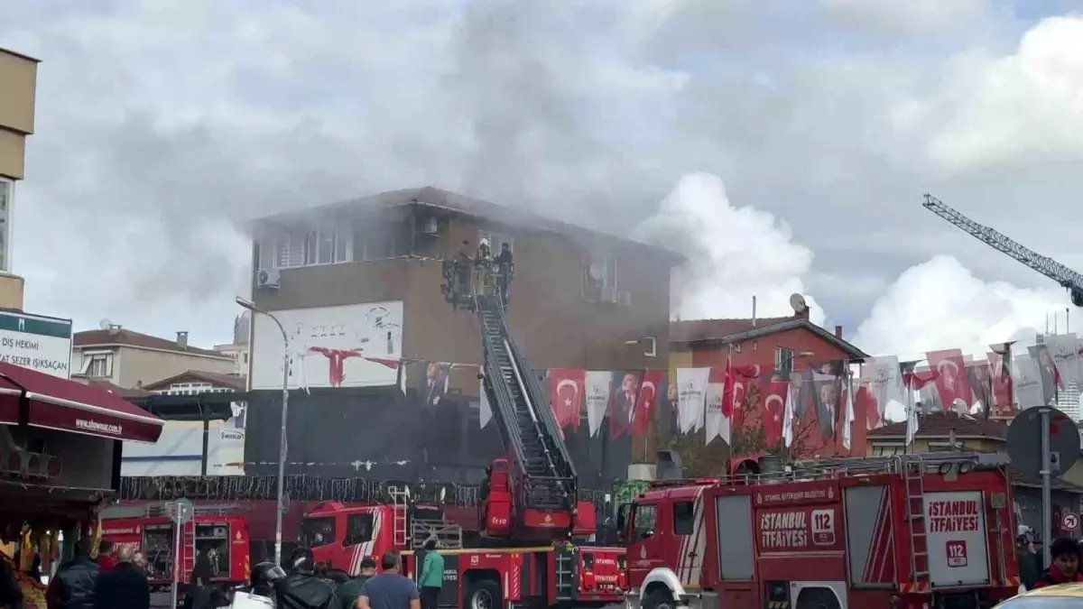 Ataşehir’de Yangın: Üst Katta Mahsur Kalan İki Kişi Hayatta!