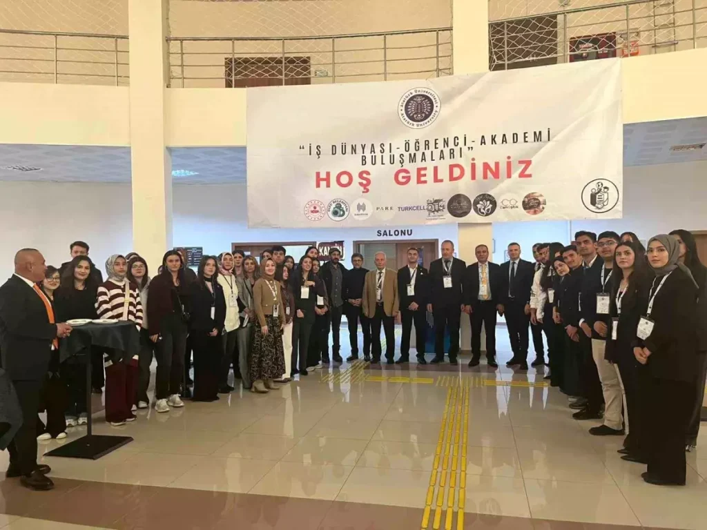 Öğrenci ve Sektör Buluşması: Atatürk Üniversitesi’nde Ticari Bankacılık Paneli