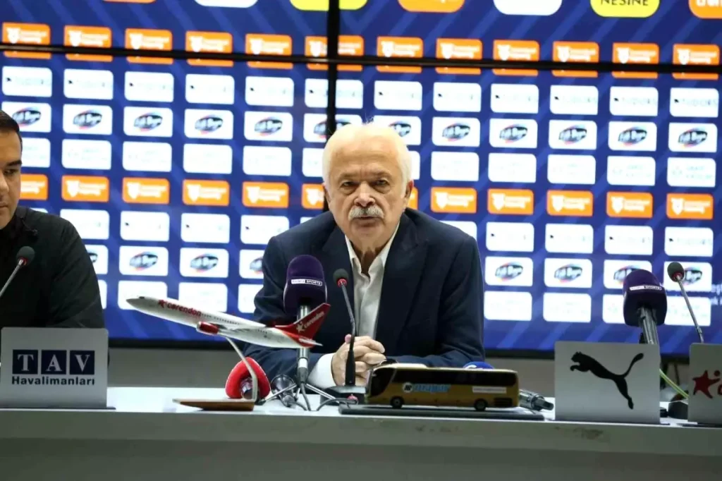 Karagümrük’te Teknik Ekip Görevini Bıraktı: Alanyaspor Mağlubiyeti Sonrası Şok Açıklama