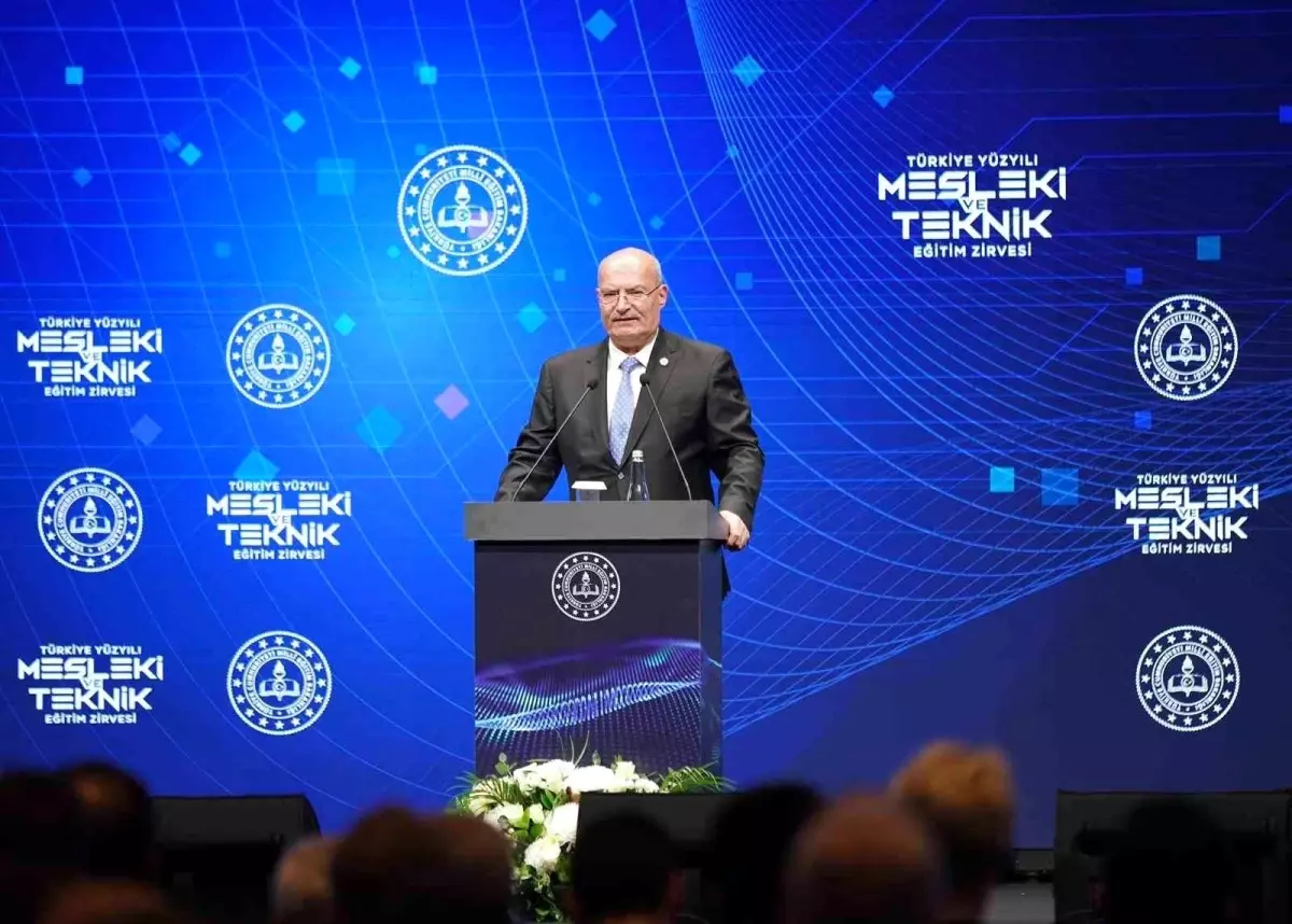 Dijital Dönüşümde Nitelikli İnsan Kaynağına Vurgu