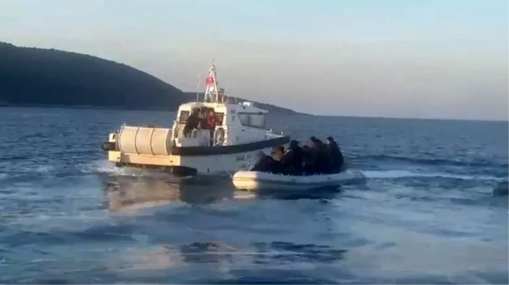 Kuşadası’nda 12 Düzensiz Göçmen ve 1 Kaçakçı Yakaladı