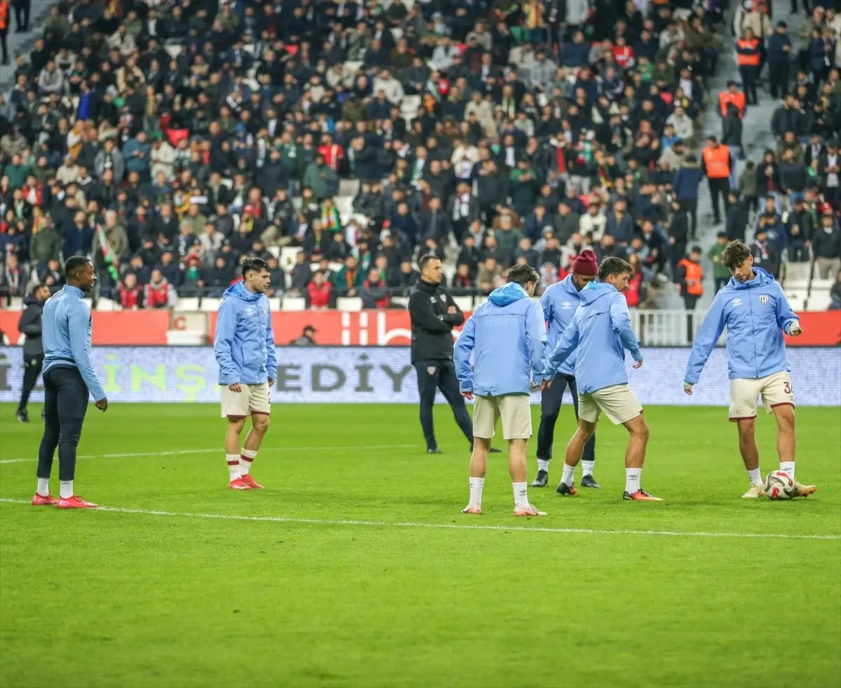 Balkon Tentesi Kırıldı, 53 Yaşındaki Adam 3 Metreden Düşerek Yaralandı