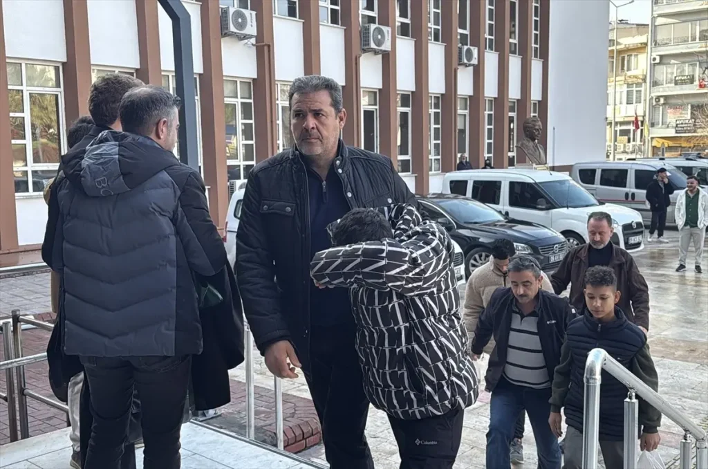 Motosiklet Hırsızlığı Kameraya Yakalandı: Aydın Efeler’de Şok Edici Görüntüler Ortaya Çıktı