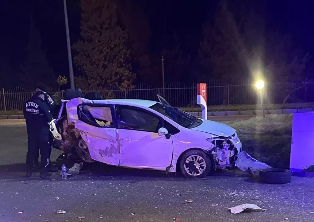 Söke’de Trafik Kazası: Duvara Çarpan Otomobilde 2 Yaralı