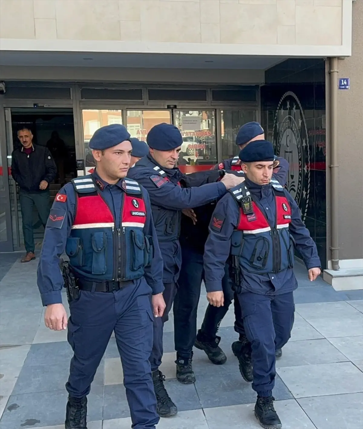 Aydın’da Polis Memuruna Çarpan Şüpheli Tutuklandı