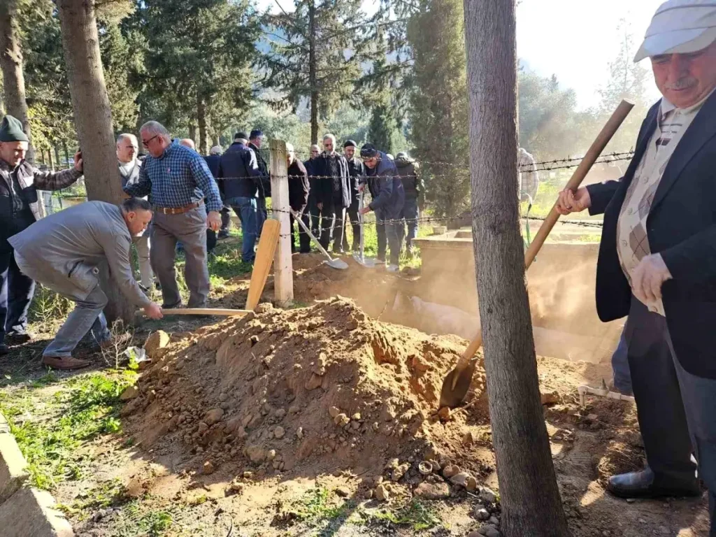 Aydın’ın Ünlü Müezzini Hafız Güngör Mengi Hayatını Kaybetti