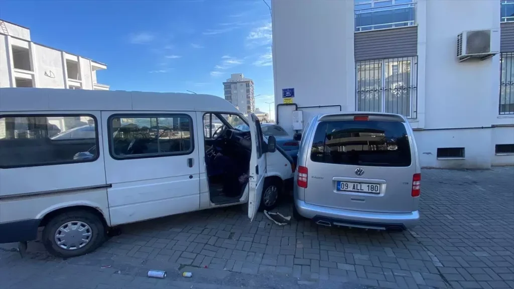 Nazilli’de Minibüs ile Motosiklet Çarpıştı: 1 Yaralı