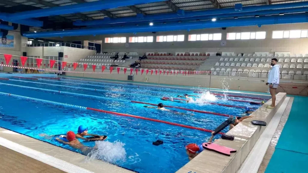 Aydın’da ‘Yüzme Bilmeyen Kalmasın’ Projesi Aralıksız Sürüyor