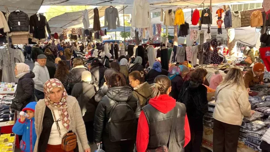 Salı Pazarı Yılın Son Haftasında Canlandı
