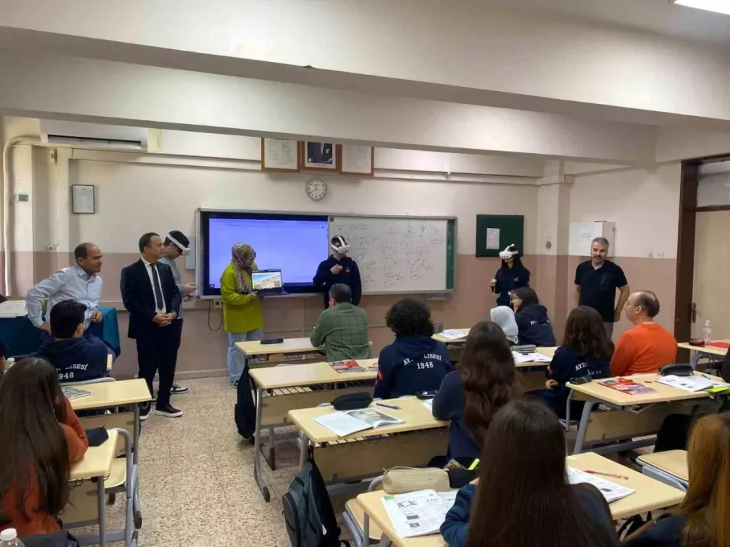 Aydın Lisesi’nde Sanal Gerçeklik ile Geleceğin Eğitimi