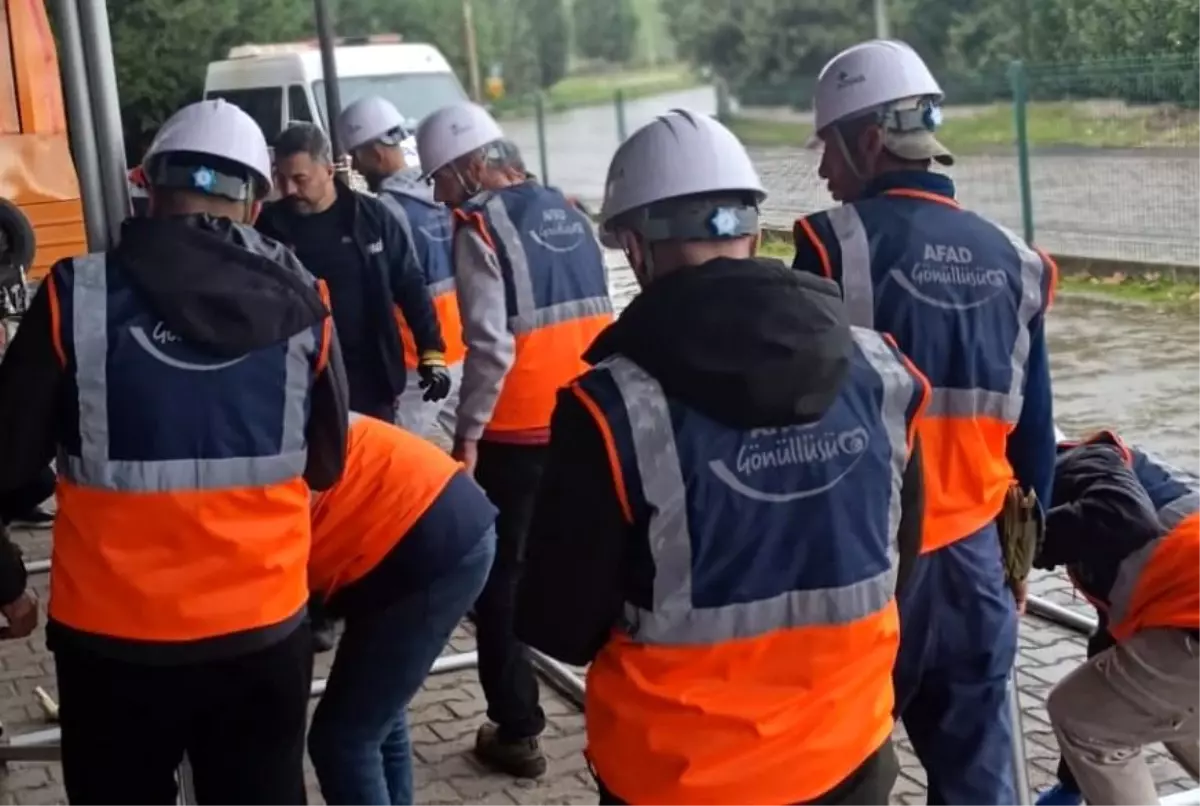 Aydınlı Gönüllüler Zorlu Hava Koşullarında Afet Eğitimine Devam Ediyor