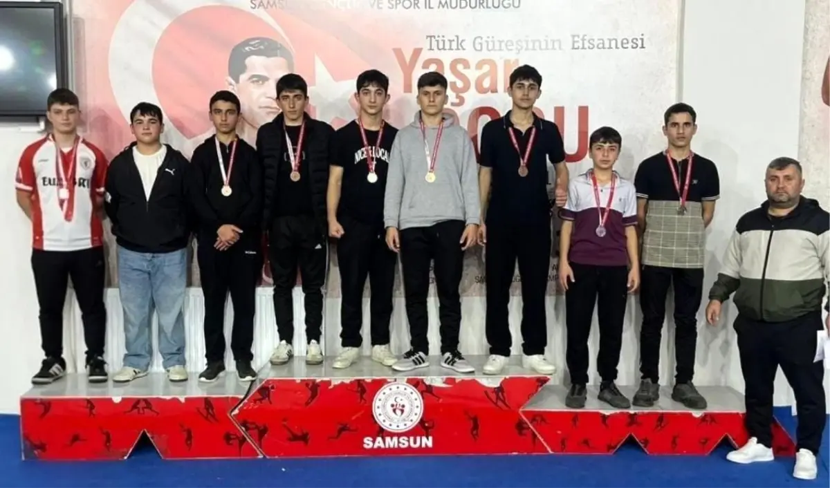 Ayvacık’ta Güreş Şampiyonları: Öğrenciler Ulusal Arenada Parladı!