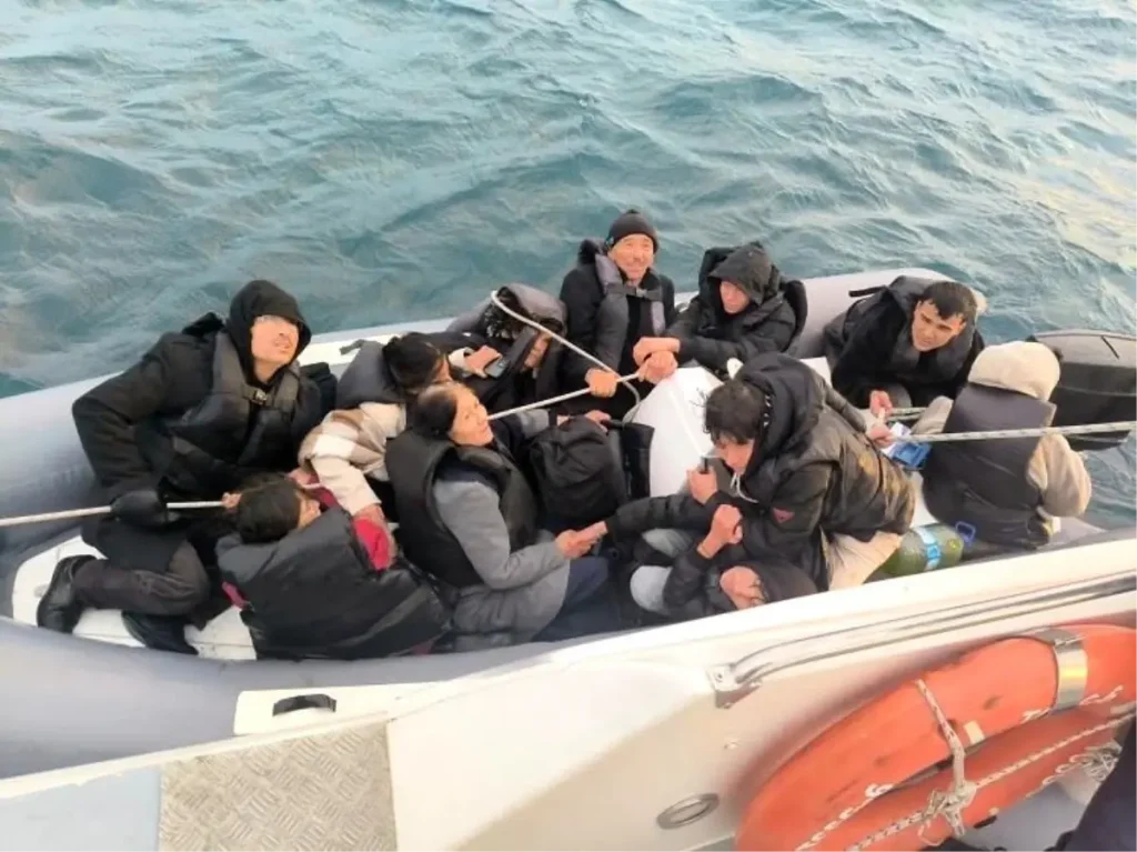 Ayvalık’ta 10 Göçmen Kurtarıldı