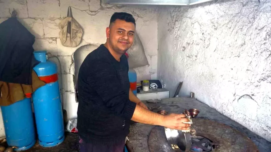 Baba-Oğul Kalaycılık Geleneğini Yaşatıyor