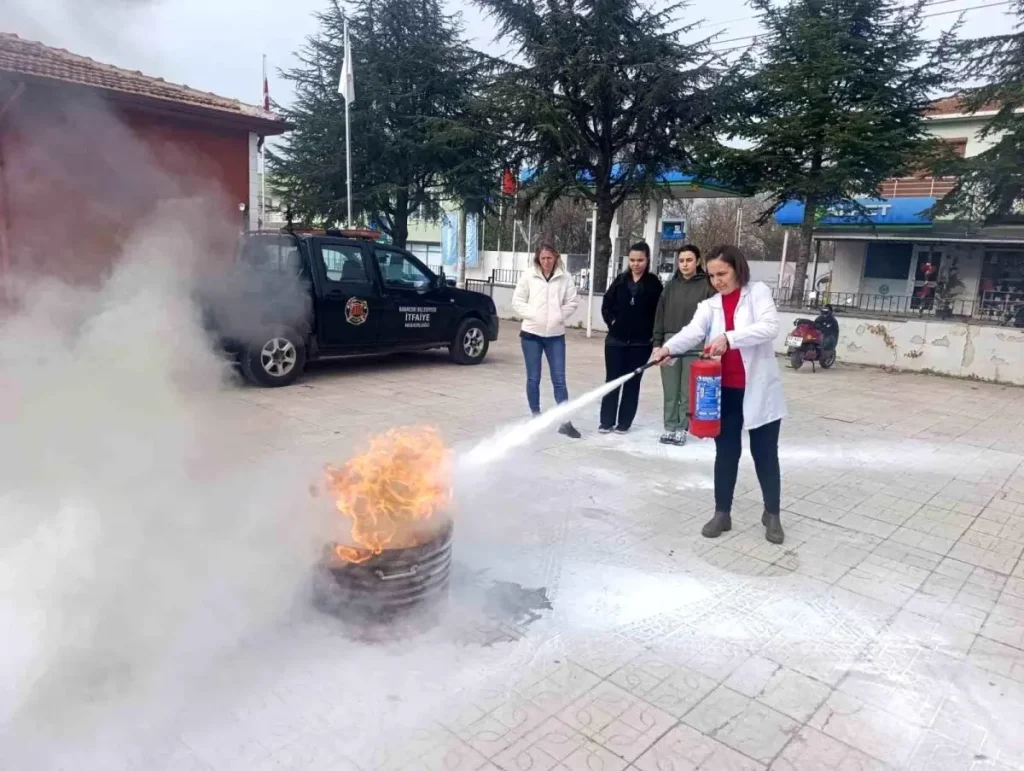 Babaeski’de aile sağlık merkezlerinde yangın eğitimi verildi