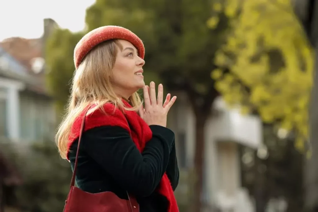 Bahar dizisi bu akşam final yapıyor! Ekip son set gününde veda pastası kesti