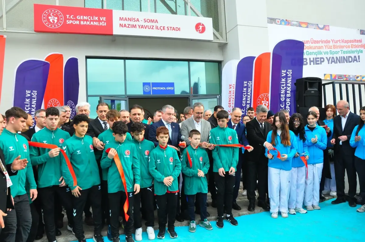 Soma’da 6 Bin Kişilik Modern Nazım Yavuz Stadı Açıldı
