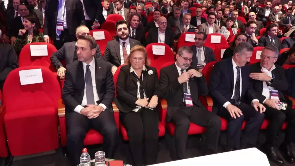 Türkiye’nin 2026 Enerji Rekoru: 8.000 MW Yenilenebilir Kapasite ve 1 Trilyon Liralık Şebeke Yatırımı!